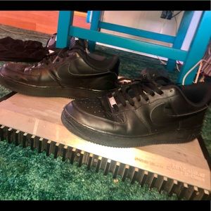 Low top Nike Air Force 1 '07 Black/Black size 12